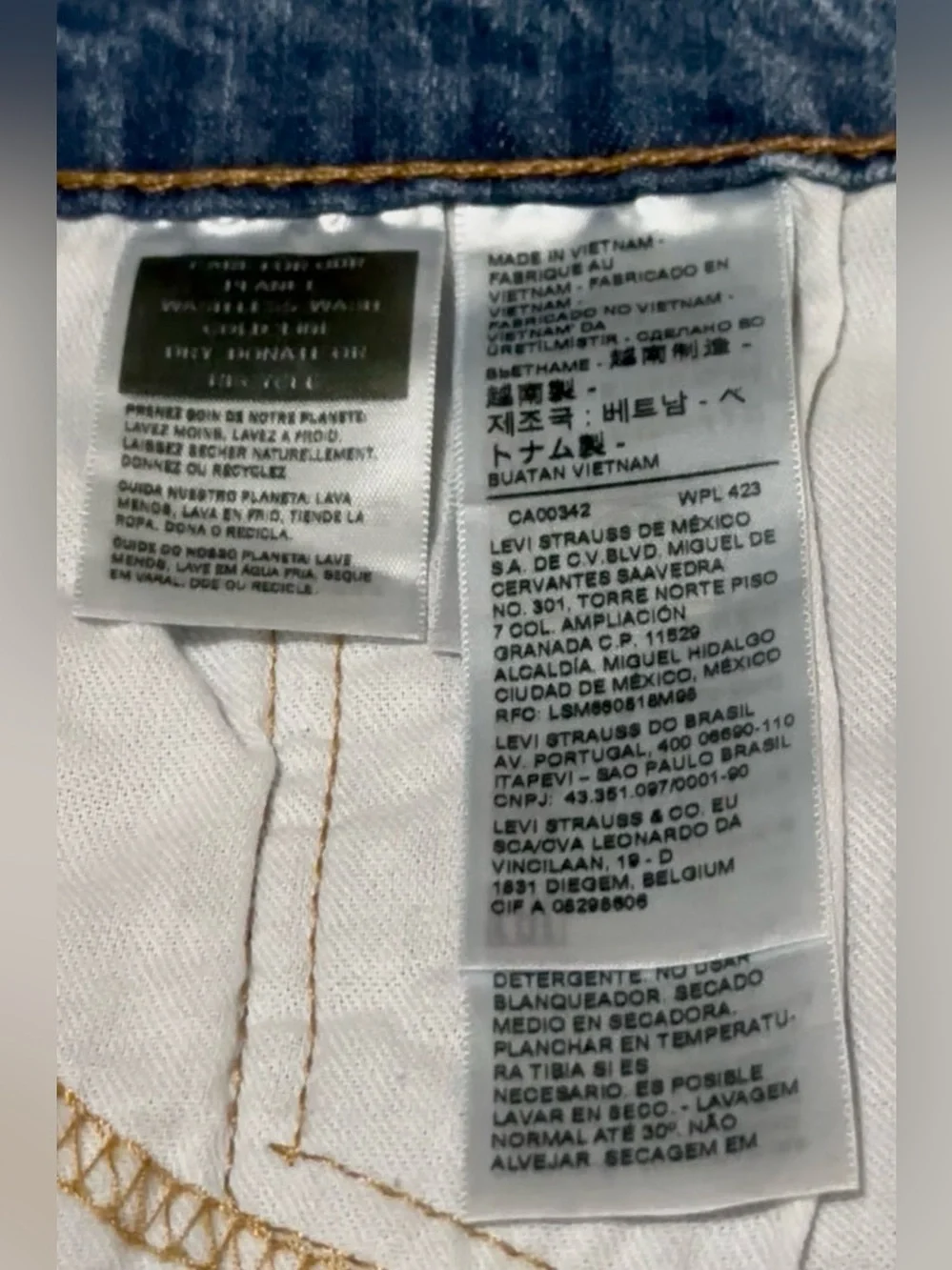 Levi's 505 Regular Fit Straight Leg Men's Jeans In Medium Wash, Size W 36 L 34